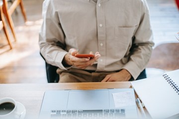 a man getting pulled out of deep work by a phone notification